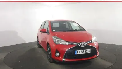 Used Toyota Yaris Design 99 HP (72 kW) 2016 Red Hatchback