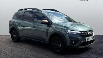 Used Dacia Jogger Extreme 141 HP (103 kW) 2024 Green MPV