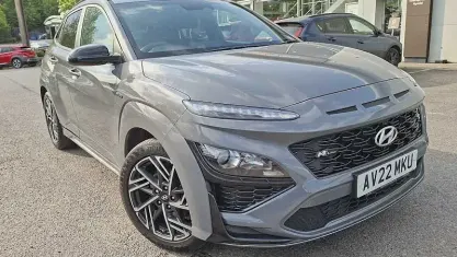 Usado Hyundai Kona N Line 120 CV (88 kW) 2022 Gris SUV