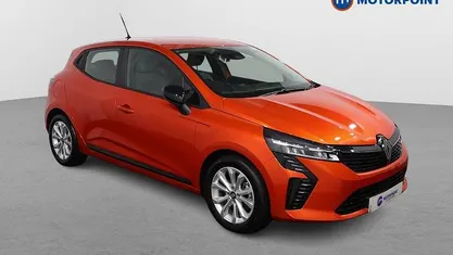 Used Renault Clio V Evolution 143 HP (105 kW) 2024 Orange Hatchback