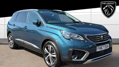 Second-hand Peugeot 5008 Allure 165 CP (121 kW) 2018 Verde SUV