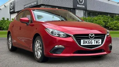 Used Mazda 3 165 HP (121 kW) 2016 Red Hatchback