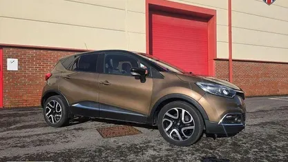 Used Renault Captur Iconic 90 HP (66 kW) 2016 Brown SUV