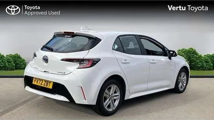 Used Toyota Corolla 122 HP (89 kW) 2022 White Hatchback