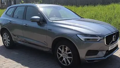 Used Volvo XC60 Momentum 250 HP (183 kW) 2019 Grey SUV