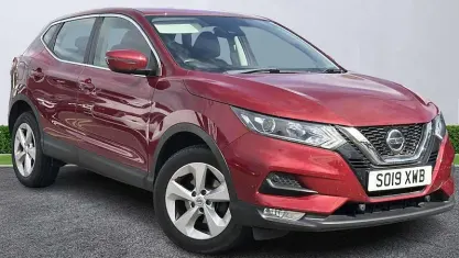 Used Nissan Qashqai Acenta Premium 140 HP (102 kW) 2019 Red SUV