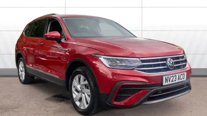 Used VW Tiguan Allspace Life 150 HP (110 kW) 2023 Red SUV