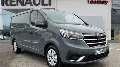Used 2025 Renault Trafic MPV | £25,995 (Fair price)