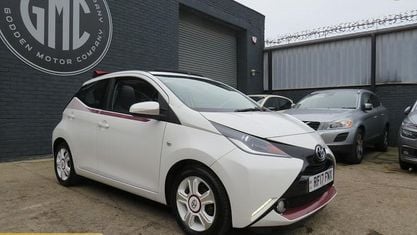 Używany Toyota Aygo X-wave 69 KM (50 kW) 2017 Biały Hatchback