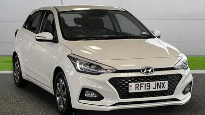 White Used 2019 Hyundai i20 SE Hatchback | £9,995 (Fair price)