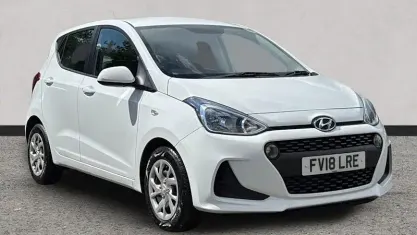 Used Hyundai i10 SE 67 HP (49 kW) 2018 White Hatchback