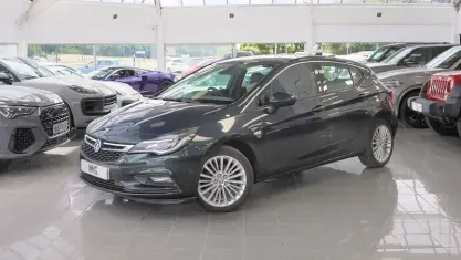 Used Vauxhall Astra Elite 150 HP (110 kW) 2016 Green Hatchback