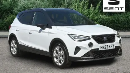 Używany Seat Arona FR 110 KM (80 kW) 2023 Biały SUV