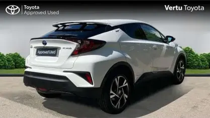 Second-hand Toyota C-HR Design 122 CP (89 kW) 2022 Alb SUV