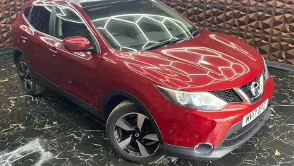 Used Nissan Qashqai N-Connecta 116 HP (85 kW) 2017 Red SUV