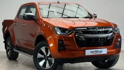 Used Isuzu D-Max 165 HP (121 kW) 2022 Orange Pickup