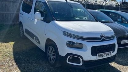 Usado Citroën Berlingo Feel 131 CV (96 kW) 2023 Monovolumen