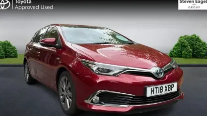 Used Toyota Auris Hybrid 136 HP (100 kW) 2018 Red Hatchback