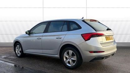 Używany Skoda Scala SE 150 KM (110 kW) 2023 Srebrny Hatchback