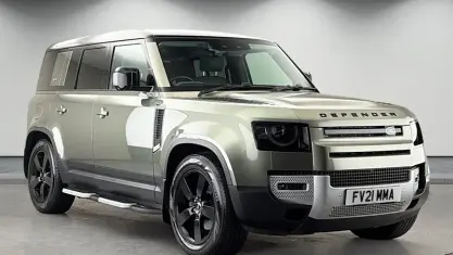Begagnad Land Rover Defender First Edition 250 HK (183 kW) 2021 Grön SUV