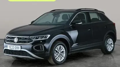 Usado VW T-Roc Life 110 HP (80 kW) 2023 Preto SUV