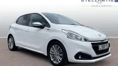 Used 2018 Peugeot 208 Signature Sky Hatchback | £6,339 (Fair price)