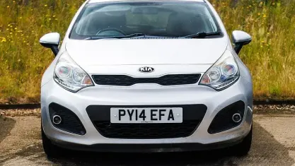 Used Kia Rio 90 HP (66 kW) 2014 Silver Hatchback