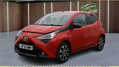 Used Toyota Aygo Trend 72 HP (52 kW) 2021 Red Hatchback