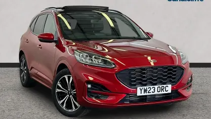 Begagnad Ford Kuga ST-Line X 150 HK (110 kW) 2023 Röd SUV