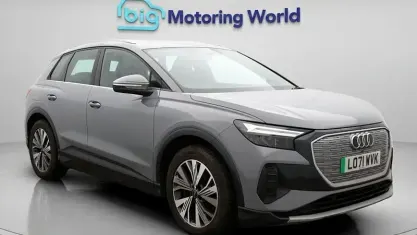 Usado Audi Q4 e-tron Sport 150 kW (204 HP) 2022 Cinzento SUV