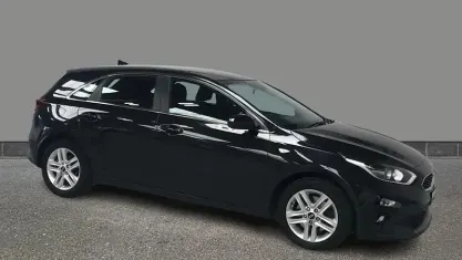 Używany Kia Ceed 120 KM (88 kW) 2021 Czarny Hatchback