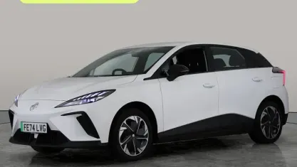 Używany MG MG4 EV SE 150 kW (204 KM) 2024 Biały Hatchback