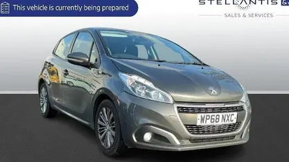 Used 2019 Peugeot 208 Signature Sky Hatchback | £6,722 (Fair price)