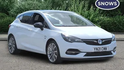 Second-hand Vauxhall Astra Edition 122 CP (89 kW) 2021 Alb Hatchback