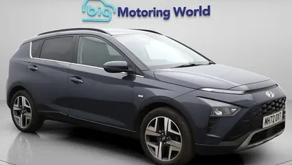 Begagnad Hyundai Bayon Premium 101 HK (74 kW) 2023 Grå SUV