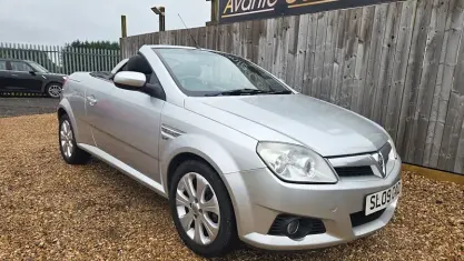 Used Vauxhall Tigra 90 HP (66 kW) 2009 Black Cabriolet