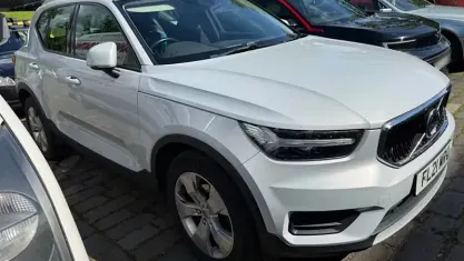 Used Volvo XC40 Momentum 163 HP (119 kW) 2021 Silver SUV
