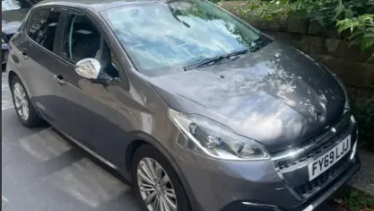 Used Peugeot 208 Signature Sky 82 HP (60 kW) 2019 Hatchback