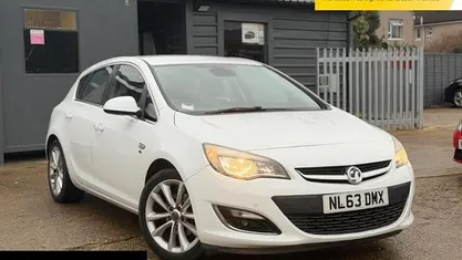 Used Vauxhall Astra Elite 165 HP (121 kW) 2015 Hatchback