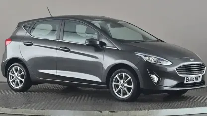 Begagnad Ford Fiesta Zetec 86 HK (63 kW) 2018 Grå Halvkombi