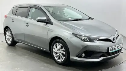 Usado Toyota Auris Hybrid Business Edition 136 HP (100 kW) 2017 Cinzento Citadino