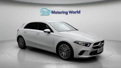Używany Mercedes A180 Executive 136 KM (100 kW) 2022 Biały Hatchback