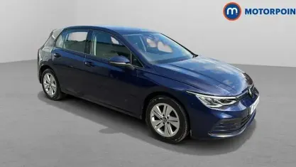 Begagnad VW Golf VIII Life 150 HK (110 kW) 2023 Blå Halvkombi