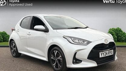 Używany Toyota Yaris Hybrid Design 116 KM (85 kW) 2024 Biały Hatchback
