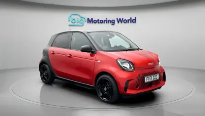 Used Smart ForFour Electric Drive Premium 60 kW (82 HP) 2022 Red and black Hatchback
