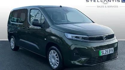 Green Used 2025 Vauxhall Combo Design Edition Estate | £18,975 (Fair price)
