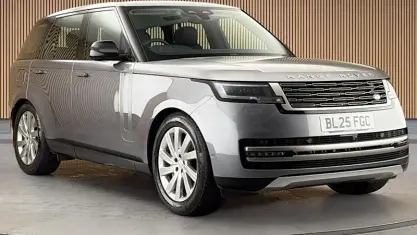 Used Land Rover Range Rover SE 300 HP (220 kW) 2025 Eiger grey SUV