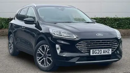 Usado Ford Kuga Titanium 150 HP (110 kW) 2020 Preto SUV