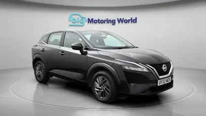 Używany Nissan Qashqai Acenta Premium 140 KM (102 kW) 2022 Czarny SUV