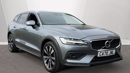 Używany Volvo V60 CC 250 KM (183 kW) 2021 Kombi